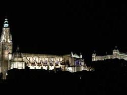 Vista nocturna de Toledo desde la terraza